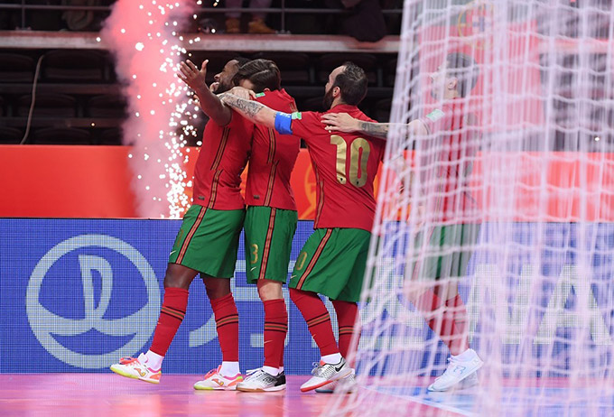 ĐT futsal Bồ Đào Nha vượt lên dẫn trước - Ảnh: FIFA 