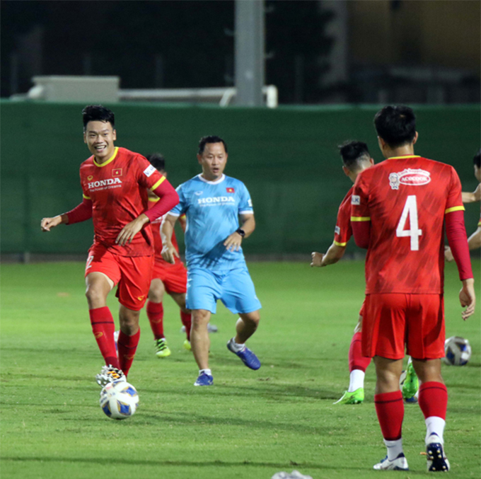 ĐT Việt Nam chuẩn bị cho trận đấu với ĐT Trung Quốc