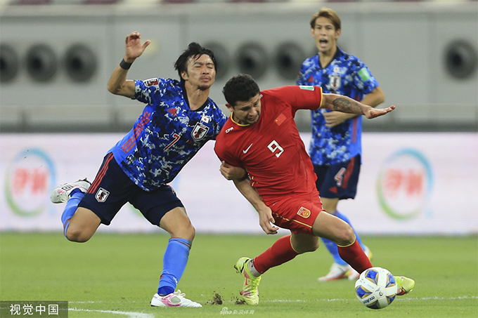 ĐT Trung Quốc (áo đỏ) đã chuẩn bị tích cực cho trận đấu với Việt Nam