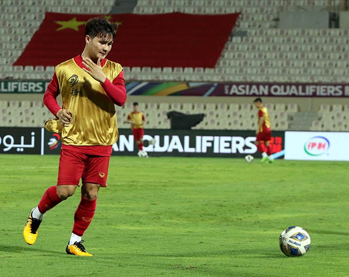 Quang Hải đương nhiên là ngôi sao nổi bật nhất của đội tuyển Việt Nam. Anh là chủ nhân của bàn thắng tung lưới Saudi Arabia ở lượt trận đầu tiên 
