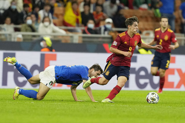 Tài năng trẻ Gavi tự tin đi bóng trong trận đầu tiên khoác áo ĐT Tây Ban Nha