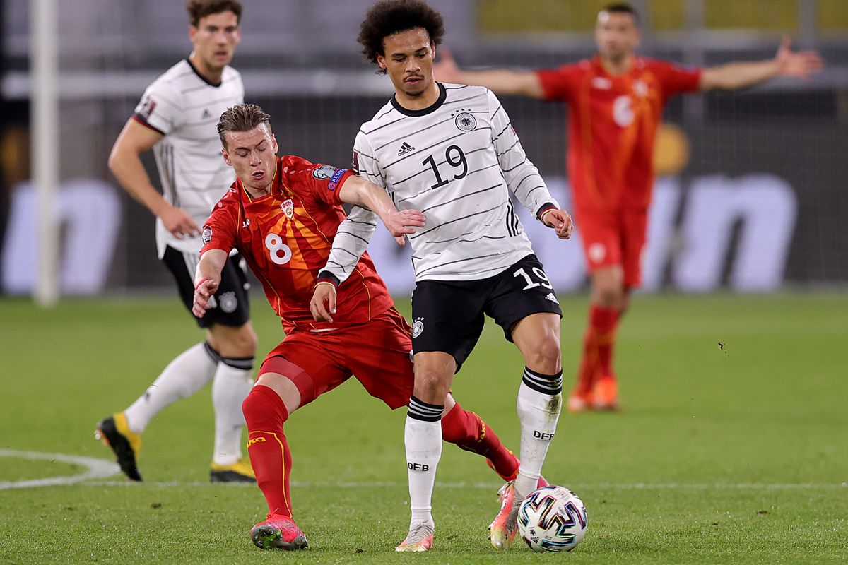 Leroy Sane (áo trắng) và các đồng đội sẽ đòi nợ thành công trước  Bắc Macedonia (áo đỏ)