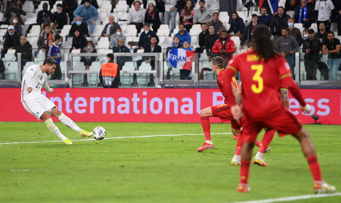 Theo Hernandez dứt điểm đẹp mắt ấn định tỷ số 3-2 trận Bỉ vs Pháp