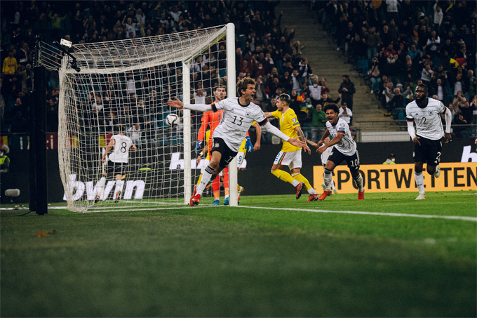 Thomas Mueller ghi bàn thắng ấn định tỷ số 2-1 cho Đức ở những phút cuối trận