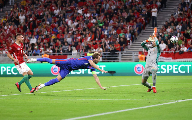 Kane sẽ lại ghi bàn để giúp ĐT Anh đánh bại Hungary, qua đó có vé dự World Cup 2022
