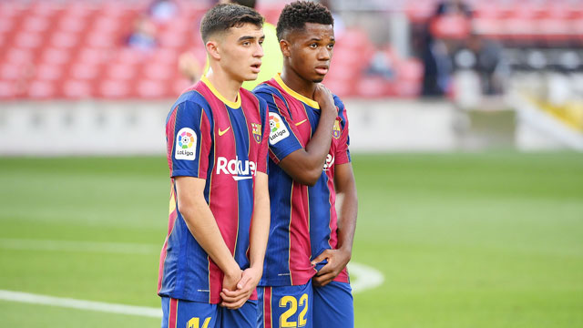 Hai sao trẻ Pedri và Fati (phải) đang là tương lai của Barca