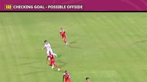 VAR sai luật trong tình huống soi bằng được bàn thắng của Việt Nam trước Oman
