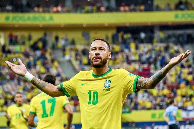 Neymar ghi 1 bàn và kiến tạo 3 bàn giúp Brazil vùi dập Uruguay