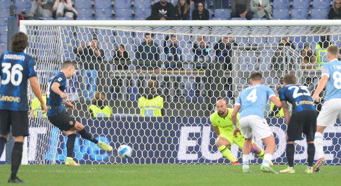 Perisic mở tỷ số trận Lazio vs Inter ở phút 12