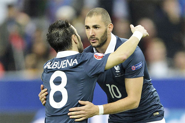 Benzema và Valbuena từng rất thân tiết tại ĐT Pháp.