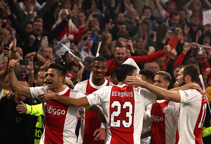 Ajax có 90 phút xuất sắc