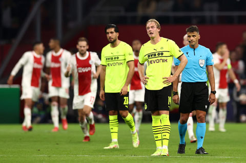 Dortmund bất ngờ thất thủ 0-4 trước một Ajax chơi hiệu quả hơn