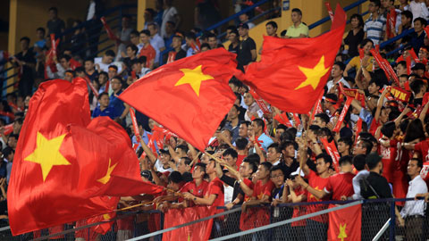 Các CĐV muốn vào sân xem ĐT Việt Nam thi đấu đều phải đáp ứng được những yêu cầu khắt khe về phòng chống dịch - Ảnh: ĐỨC CƯỜNG