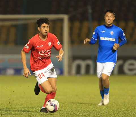 Lee Nguyễn (trái) đã thi đấu khá tốt ở mùa giải 2021 Ảnh: ĐỨC CƯỜNG