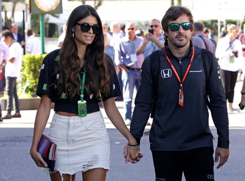 Linda Morselli từng hẹn hò với 2 chuyên gia tốc độ nổi tiếng nhất thế giới: Valentino Rossi và hiện tại là Fernando Alonso (phải)