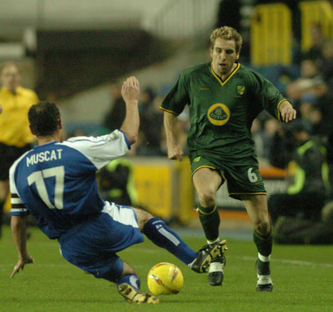 Tình huống Muscat đạp gãy chân Bellamy trong trận Norwich gặp Wolves hồi 1998