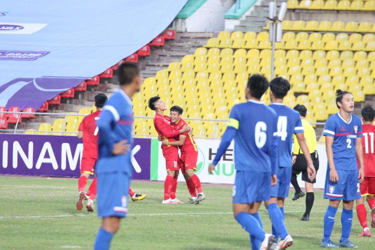 Văn Xuân và Hai Long chơi nổi bật nhất trong đội hình U23 Việt Nam - Ảnh: VFF
