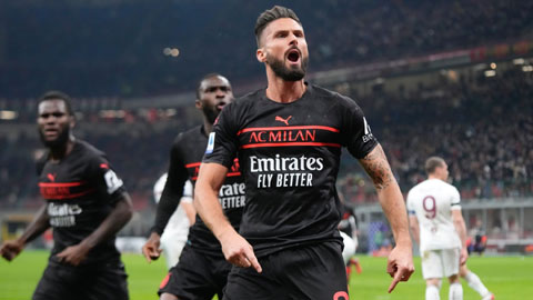 Olivier Giroud ăn mừng bàn thắng vào lưới Torino, giúp Milan tạm vươn lên chiếm ngôi đầu bảng