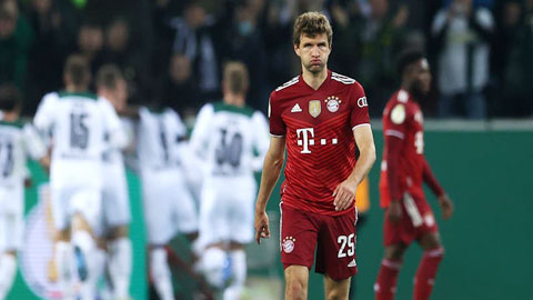 Bayern thảm bại 0-5 trước M’gladbach: Thua vì quá… thận trọng