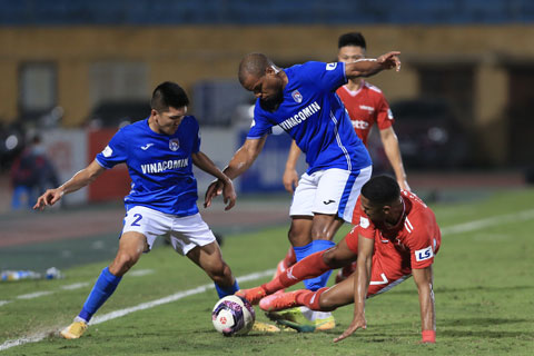 Than Quảng Ninh (trái) không được cấp phép tham dự V.League 2022 