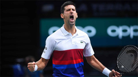 Djokovic thắng nhọc trận ra quân Paris Masters 2021
