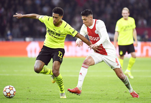 Ajax (phải) sẽ lại đả bại Dortmund trong lần tái đấu dù phải chơi trên sân khách