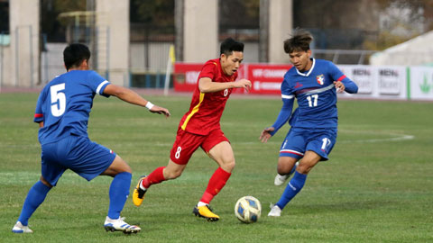 Hai Long (giữa) chơi rất ấn tượng trong trận đấu với U23 Đài Bắc Trung Hoa