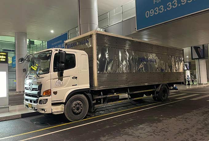 Xe tải chở 209 kiện hàng với trọng lượng 9 tấn cho ĐT Nhật Bản được VFF hỗ trợ 