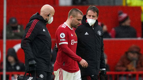 Shaw chấn thương phải rời sân ở trận đấu với Man City vừa qua