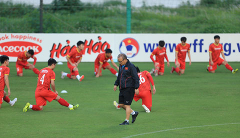 HLV Park Hang Seo triệu tập lên tuyển nhiều cầu thủ lứa U23 để giúp họ có cơ hội tích lũy kinh nghiệm - Ảnh: ĐỨC CƯỜNG