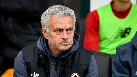 Mourinho lại cằn nhằn học trò sau thất bại của Roma