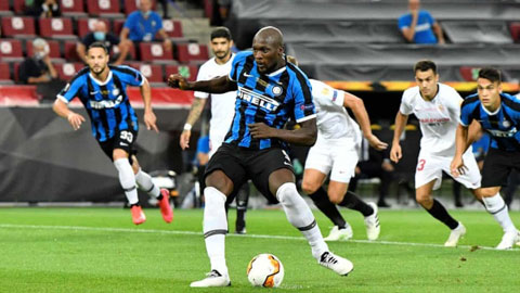 Inter nhớ Lukaku trên chấm penalty