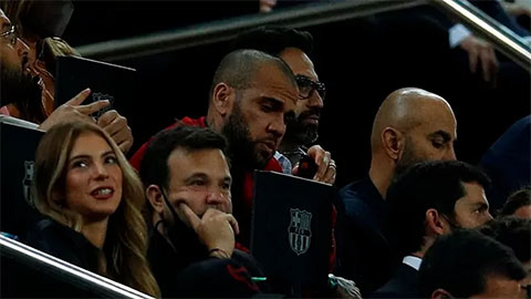 Barcelona không có ý định chiêu mộ 'ông lão' Alves