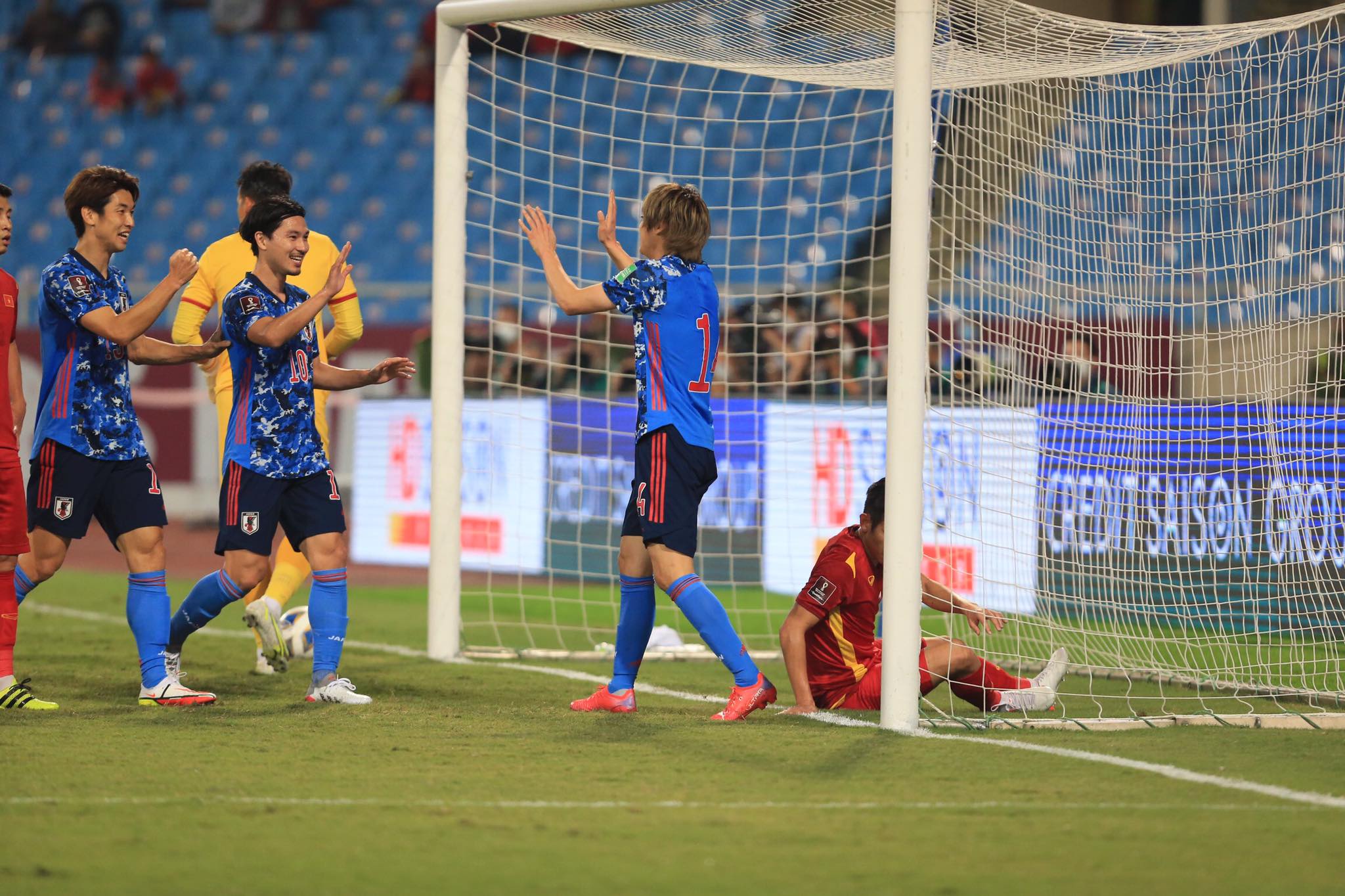 Nhật Bản ăn mừng bàn thắng mở tỷ số - Ảnh: Đức Cường 