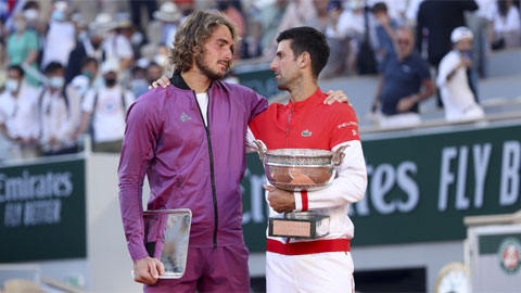 Djokovic chung bảng Stefanos Tsitsipas ở ATP Finals 2021