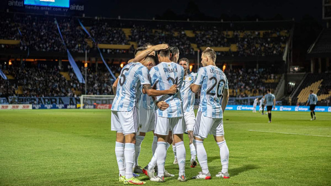 Argentina cũng chuẩn bị theo bước Brazil sau khi đánh bại Uruguay với tỷ số 1-0