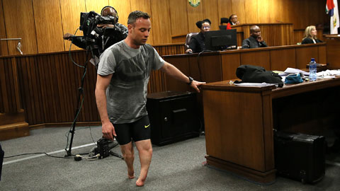 Oscar Pistorius  đang đối diện với nhiều áp lực  từ gia đình nạn nhân 