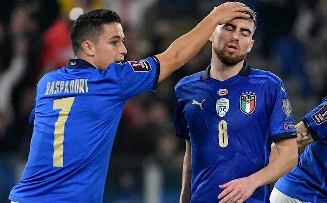 Jorginho chơi tệ nhưng Italia không có ai khá hơn