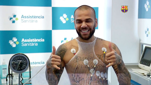 Sau buổi kiểm tra y tế thành công mỹ mãn, Dani Alves rất nóng lòng được ra sân trong màu áo Barca