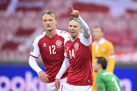 Cầu thủ ĐT Đan Mạch ăn mừng chiến thắng