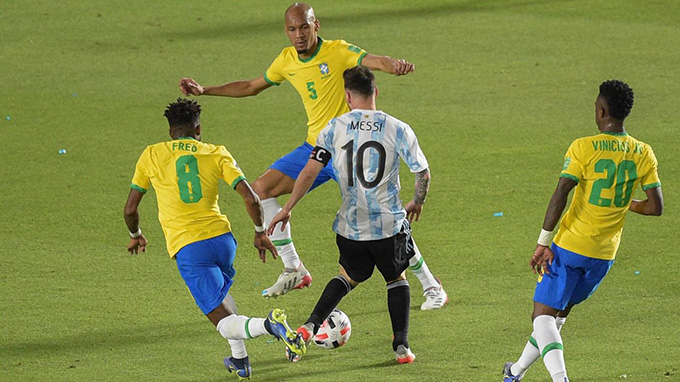 Brazil phòng ngự hiệu quả ở tuyến giữa khi có Fred và Fabinho