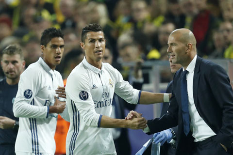 Ronaldo và Varane sẽ là cầu nối đưa Zidane tới Old Trafford