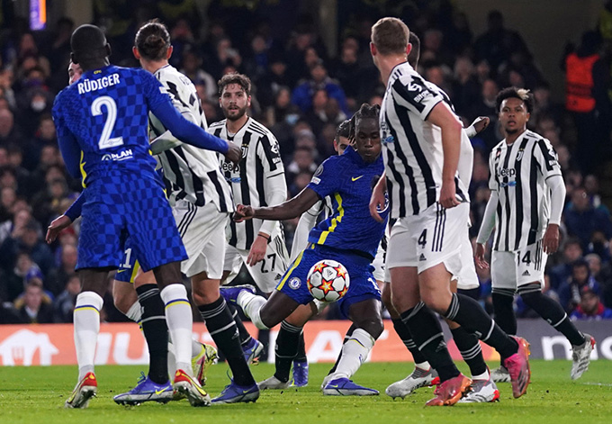 Chalobah ghi bàn mở tỷ số trong trận Chelsea vs Juventus