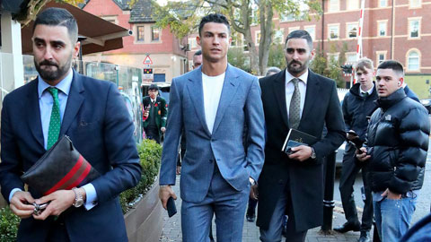 Gia đình Ronaldo được bảo vệ bởi cặp vệ sỹ song sinh