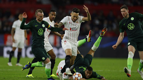 Sevilla (áo sáng) đẩy Wolfsburg xuống cuối bảng sau chiến thắng 2-0 vào rạng sáng qua