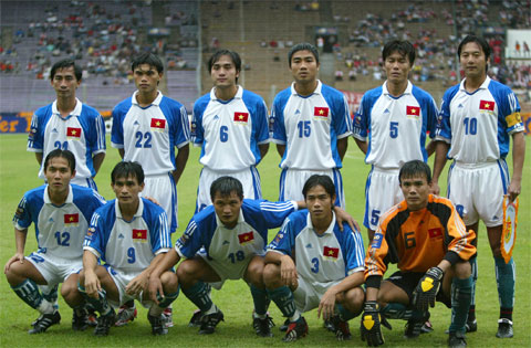 Đội hình ĐT Việt Nam tham dự Tiger Cup 2002  	Ảnh: Anh Tài