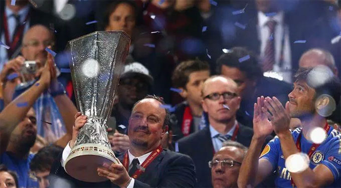 HLV Benitez từng giúp Chelsea vô địch Europa League 2012/13