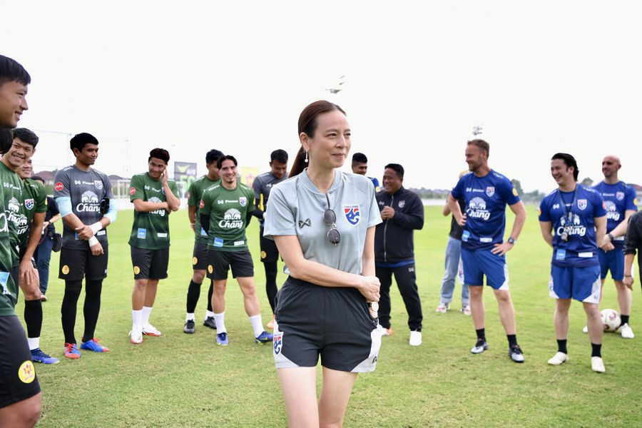 Nữ tỷ phú Nualphan Lamsam, Trưởng đoàn bóng đá Thái Lan sẵn sàng thưởng lớn nếu Thái Lan vô địch AFF Cup 2020 