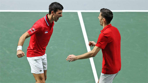 Djokovic đưa Serbia vào bán kết Davis Cup 2021