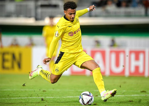 Malen vừa ghi bàn giúp Dortmund đánh bại Wolfsburg 3-1 tại Bundesliga